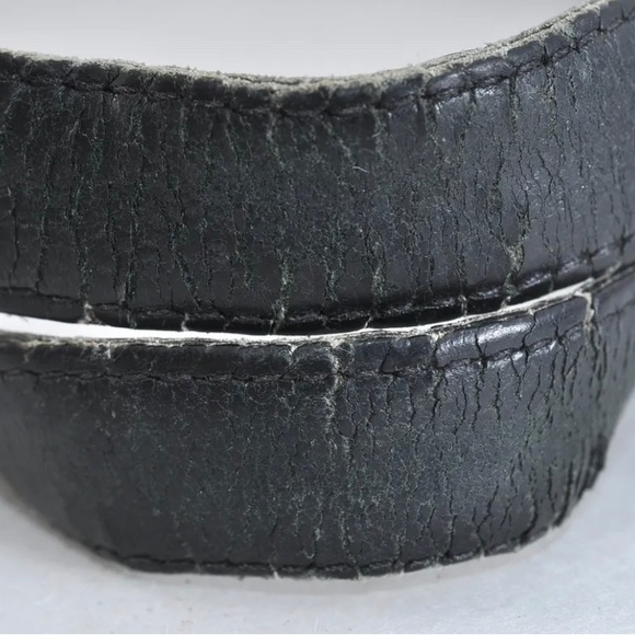 This is an authentic CHANEL New Travel Line Shoulder Tote Bag. - Picture 5 of 11